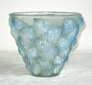 R Lalique Moissac Opalescent Vase