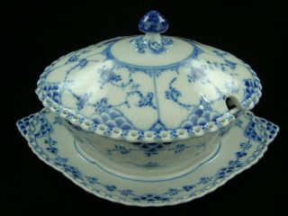 ROYAL COPENHAGEH BLUE FLUTED FULL LACE GRAVY SAUCE BOAT ON FIXED STAND WITH LID 2