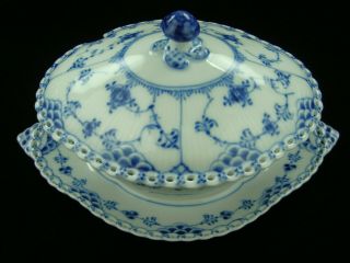 ROYAL COPENHAGEH BLUE FLUTED FULL LACE GRAVY SAUCE BOAT ON FIXED STAND WITH LID 4