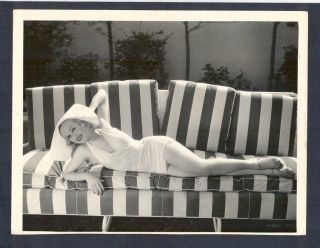 Very Sexy Carole Lombard Cheesecake - Classic Stuff