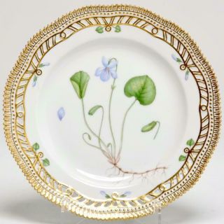 Royal Copenhagen " Flora Danica " Viola Epipsila Ledeb Luncheon Plate 1