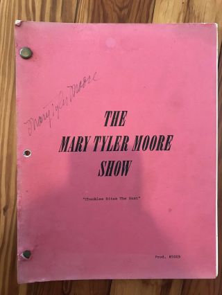 The Mary Tyler Moore Show Chuckles Bights The Dust Autographed Episode Script