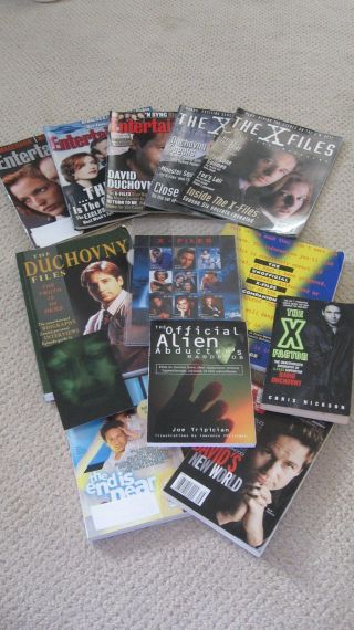 X - Files Memorabilia - Books,  Magazines,  Stamps,  Movie Card - David Duchovny