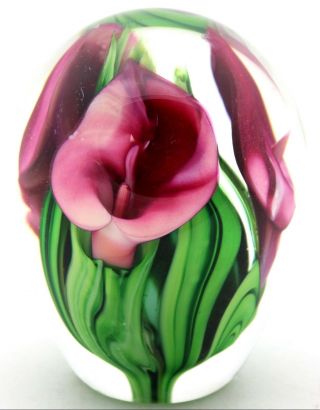 Magnificent Peter Raos Lush Pink Calla Lilies Bouquet Art Glass Paperweight 3.  8 "