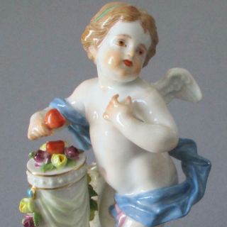 Antique Meissen Porcelain 5.  5 " Figurine " Un Me Suffit " Winger Cherub Heart Roses