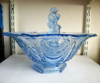 A LARGE CAMBRIDGE GLASS FLOWER BOWL WITH BEARS FROG CAPRICE MOONLIGHT BLUE 2