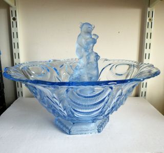 A LARGE CAMBRIDGE GLASS FLOWER BOWL WITH BEARS FROG CAPRICE MOONLIGHT BLUE 3