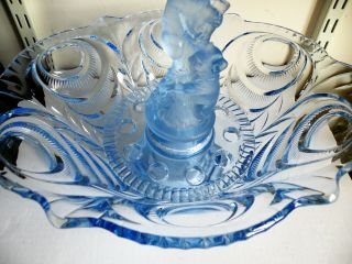 A LARGE CAMBRIDGE GLASS FLOWER BOWL WITH BEARS FROG CAPRICE MOONLIGHT BLUE 5