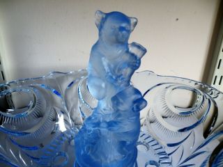 A LARGE CAMBRIDGE GLASS FLOWER BOWL WITH BEARS FROG CAPRICE MOONLIGHT BLUE 6
