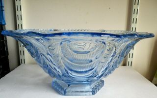 A LARGE CAMBRIDGE GLASS FLOWER BOWL WITH BEARS FROG CAPRICE MOONLIGHT BLUE 9