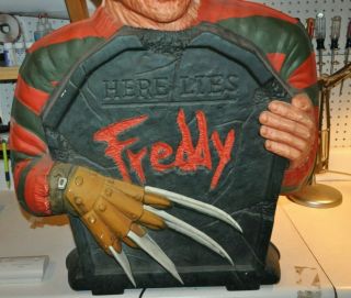 Vintage 1980s Freddy Krueger Vacuform Video Store Lighted Display 33 Inches Tall 4