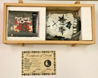 My Chemical Romance - The Black Parade Is Dead Limited Edition Coffin Box Set 5