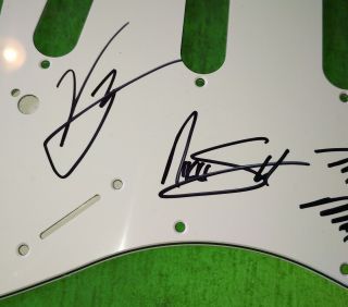 Motley Crue Signed Guitar Pick Guard Nikki Sixx Tommy Lee Mick Mars Vince Neil 3