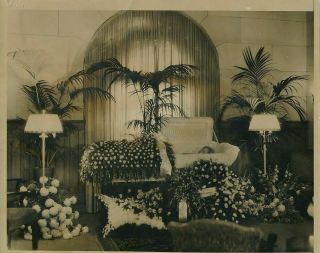 Thelma Todd In Her Coffin Funeral Parlor Vintage 1936 Candid Hollywood Photo
