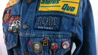 Vintage Levi ' s AC/DC Denim jacket with Iron Maiden Motorhead patch button badges 4