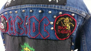 Vintage Levi ' s AC/DC Denim jacket with Iron Maiden Motorhead patch button badges 5