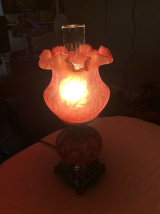 Vintage Fenton Opalescent Cranberry Art Glass Daisy & Fern Lamp L.  G.  Wright 9