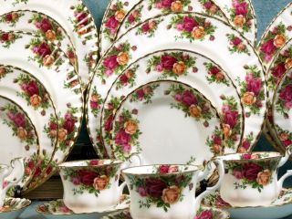 Royal Albert Old Country Roses Bone China Dinner Set Cup Saucer 3