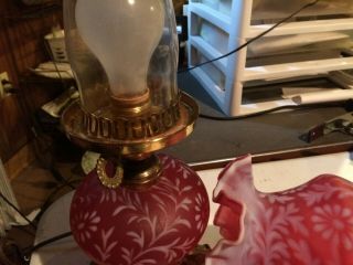 Vintage Fenton Opalescent Cranberry Art Glass Daisy & Fern Lamp L.  G.  Wright 6