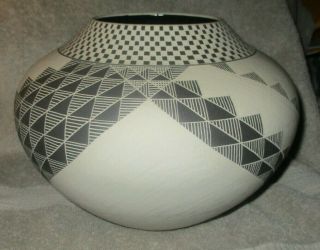 Leslie Thompson - Large Studio/hand Crafted Pottery Vessel - Pueblo Style Design