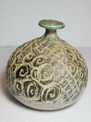 Signed Susan Brown Freeman Alabama Studio Pottery Incised Scroll Weed Pot Vase