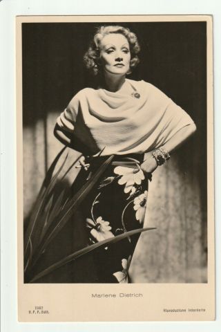 Marlene Dietrich 1930s Photo Postcard