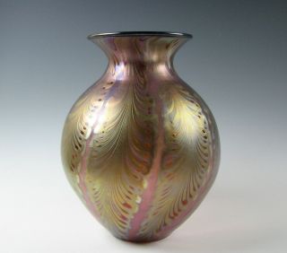 Lundberg Studios Art Glass Vase Light Amethyst W/iridescent Gold Feather Pattern