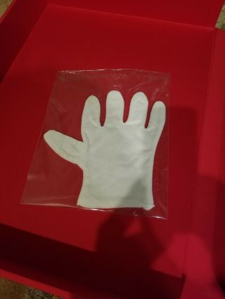 THE OFFICIAL MICHAEL JACKSON OPUS WITH WHITE GLOVE 3