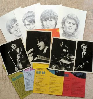 Authentic The Monkees Folder W/ Bios B&w Glossies Line Drawings & Story