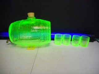 Vintage Vaseline Uranium Green Glass Beer Keg w/ 4 Glasses & Stopper 8