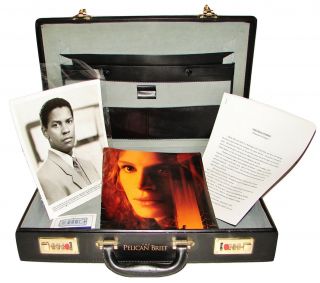 1993 The Pelican Brief Movie Press Kit Briefcase 12 8x10 Photos Production Notes