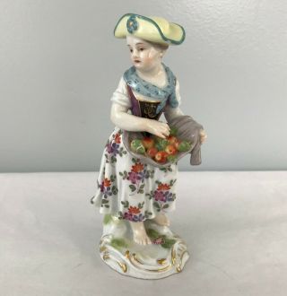 19th Century Meissen Porcelain Figurine - Girl Collecting Apples In Apron