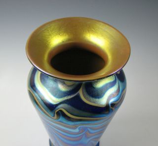 Steven Lundberg King Tut pattern Blue & Gold Iridescent Art Glass Vase 3