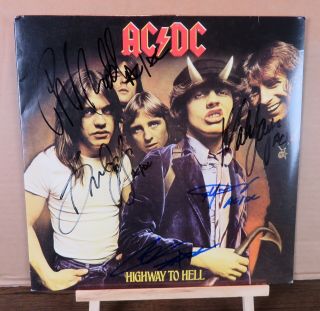 Ac/dc / E 80206 / Highway To Hell / Signed By 5 / Vg,  /