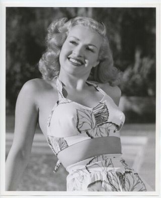 Betty Grable 1942 Vintage Hollywood Glamour Portrait Bathing Beauty