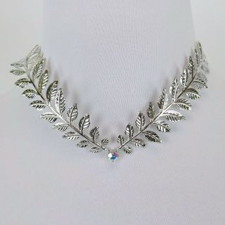 Miranda Lambert Unlabeled Silver - Colored Leaf Open Neck Choker Necklace
