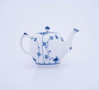 Tea Pot 611 - Blue Fluted - Royal Copenhagen - Half Lace - 1:st Quality