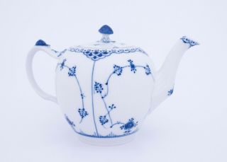 Tea Pot 611 - Blue Fluted - Royal Copenhagen - Half Lace - 1:st Quality 2