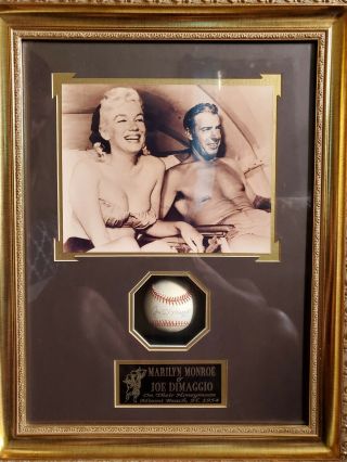 Joe Dimaggio And Marilyn Monroe Signed Baseball Display Case Shadowbox