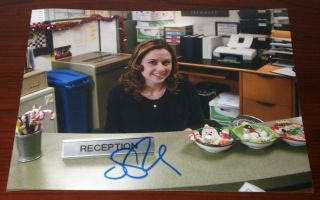 Jenna Fischer Signed The Office Smiling Pam At Desk Still 8x10 Photo Auto