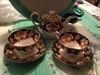 5pc Royal Albert Heirloom England Porcelain Tea Pot With Cups Saucers