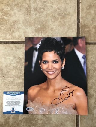 Halle Berry Signed Autographed 8x10 Photo Catwoman Legend Rare Beckett Bas