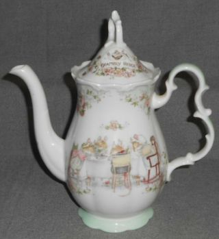 1990 Royal Doulton Brambly Hedge Pattern 3.  5 Cup Coffee Pot Made In England
