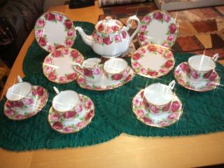 Royal Albert Old English Rose 17 Piece Tea Pot Set With Lid 6 Teacups Saucers