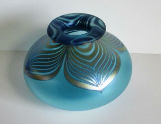 Stuart Abelman Art Glass Round Vase Signed Iridescent Pulled Feather 1988