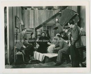 Leslie Howard Laurence Olivier With Director On Set 49th Parallel Vintage Photo