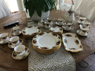 Old Country Rose Royal Albert China Dinnerware 8 Place Setting With Teapot