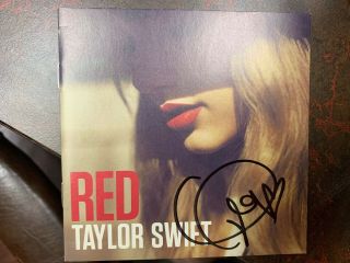 TAYLOR SWIFT OFFICIAL SIGNED AUTOGRAPHED RED BOOKLET WITH CD. 3
