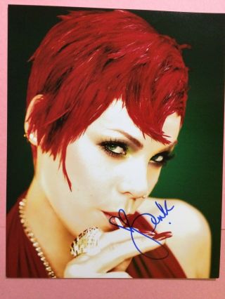 Pink P Nk Alecia Moore Hand Signed Autographed 10 X8 Photoi W/todd M
