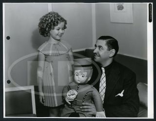 1936 20th Fox Keybook Photo - Shirley Temple With Lenci Bellhop Doll